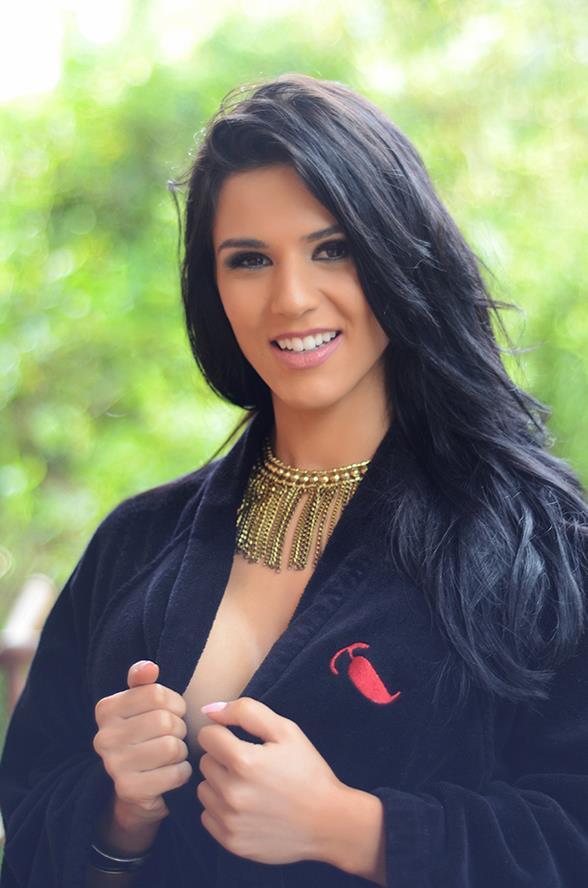  Autors: Azizi Fitnesa modele Eva Andressa