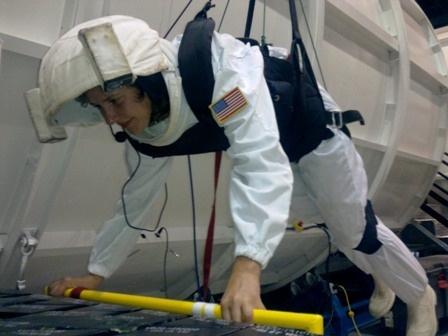 Latviescaroni apgūst... Autors: Madahari Apgūsti kosmonauta prasmes ASV