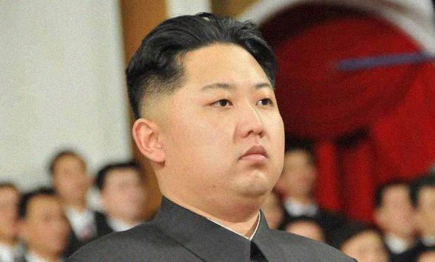 Kimam ir bail no frizieriem un... Autors: Ibumetīns Kim Jong-un fakti.