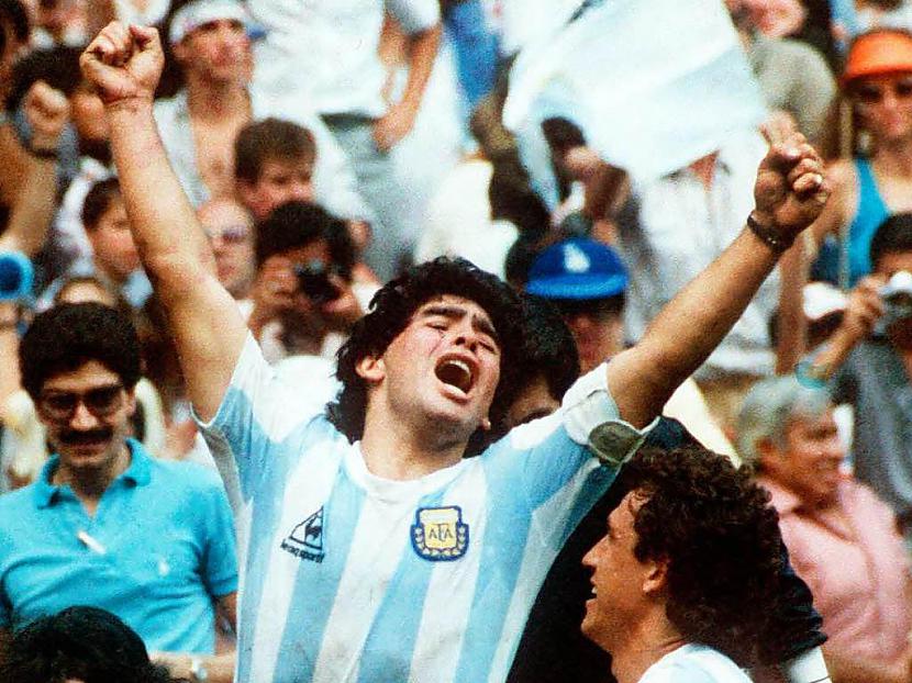 Diego Maradona Djēgo es... Autors: Vēlamais niks Mani iecienītākie futbolisti