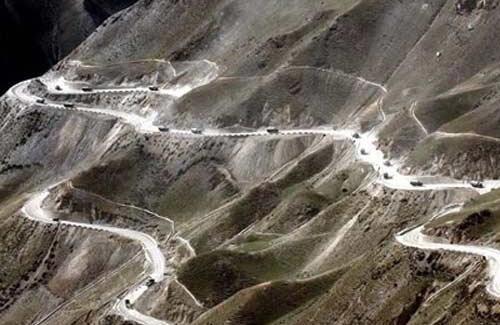 SičuānasTibetas lielceļscaron... Autors: Fosilija Pasaulē bīstamākie ceļi!