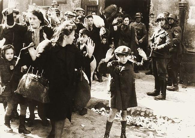 Varscaronavas geto 1943Bildēta... Autors: KaifLaifers '40. gadu nozīmīgākie attēli