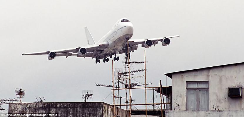 Scaronī lidmascaronīna... Autors: Juan "Kai Tak" Lidosta - viena no bīstamākajām pasaulē.