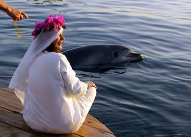  Autors: Deadshot Sieviete apprecas ar delfīnu