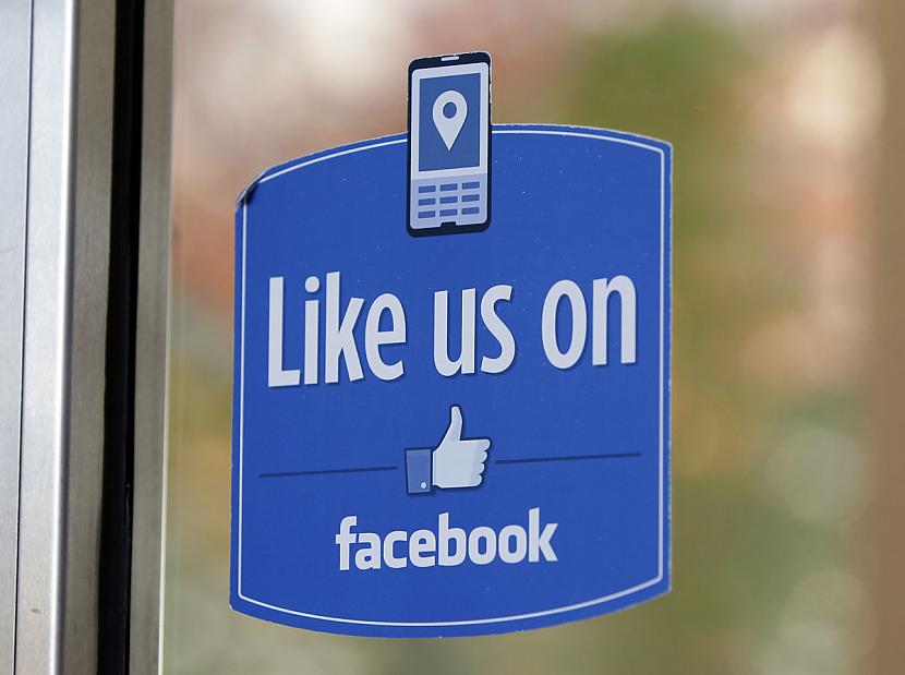 Sociālajā tīklā Facebook ik... Autors: Advocate Kas notiek internetā 1 minūtē?