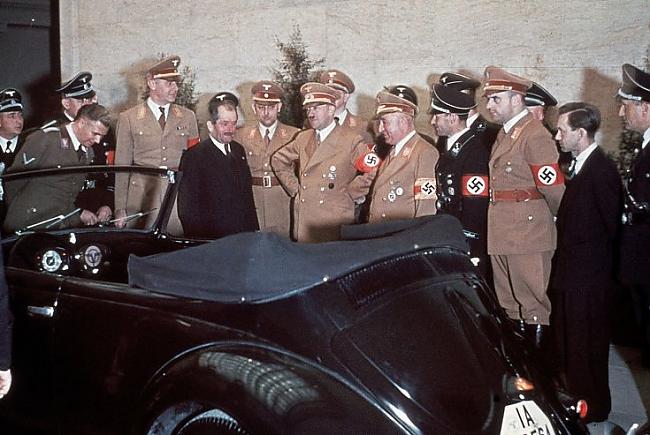 Auto inženieris Ferdinands... Autors: DEMENS ANIMUS Ādolfa Hitlera 50 gadu jubilejas fotogrāfijas.