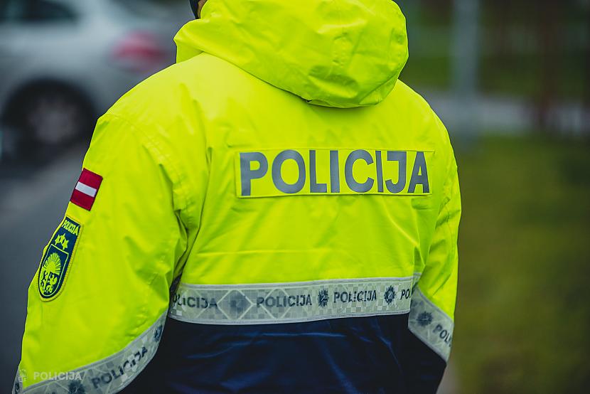 Policisti  tie ļaudis kuri... Autors: Mahitoo Darba samaksa EIROPĀ!