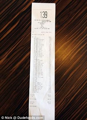 Scaroneit redzams pirkuma čeks... Autors: ShakeYourBody Makdonaldā pasūtīja 43 burgerus FOTO