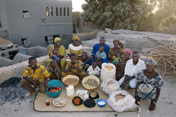 Mali Natomo ģimene nedēļā tērē... Autors: Raziels Ko apēd nedēļā
