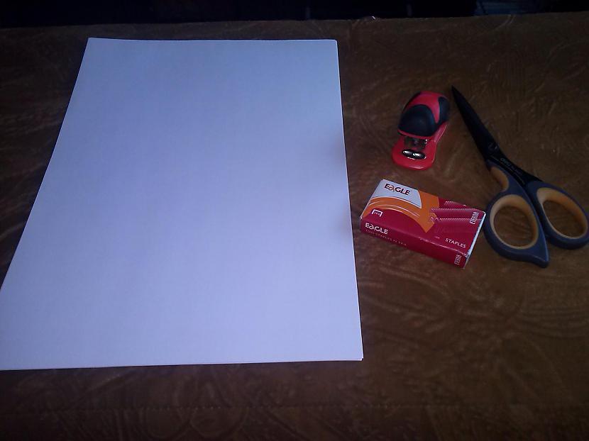 Tātad viss kas jums vajadzīgs... Autors: Beciņja Kā uztaisīt papīra sniegpārsliņu.