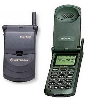 Motorola StarTAC izlaists 1996... Autors: Fosilija Top 20 pārdotākie telefoni pasaulē.