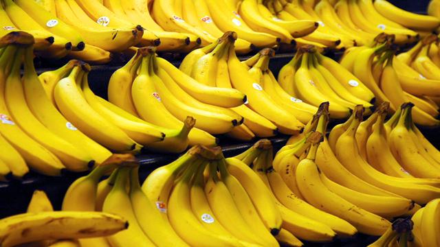 Izmantojiet banānu mizas lai... Autors: F A K S Lietas, kas padarīs jūsu dzīvi nedaudz vieglāku.