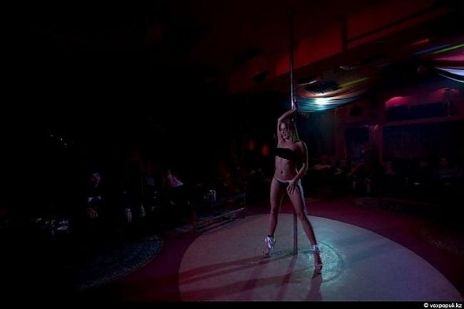  Autors: ORGAZMO Striptīza dejotājas ikdiena.