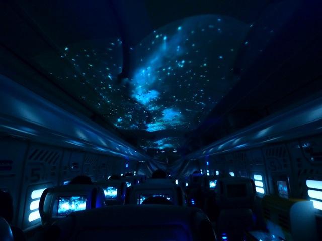 Jumtā spīd kosmiski efekti... Autors: SuperMagone Japānas kosmiskais autobuss