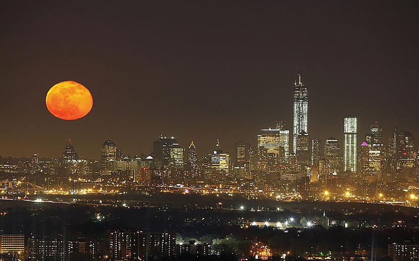 Pilnmēnes virs Ņujorkas Autors: Fosilija 2013.Gada spilgtākās bildes/ 2.daļa