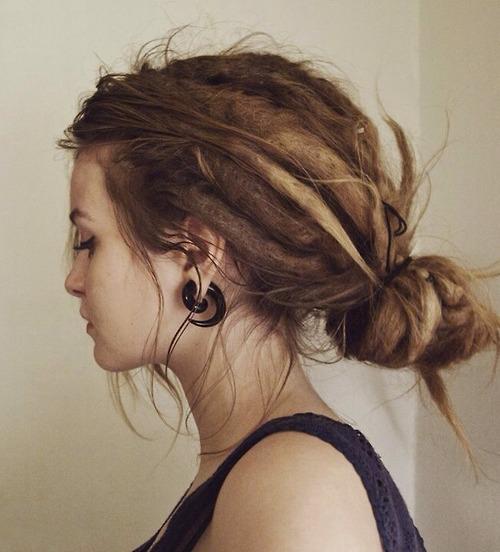  Autors: Fosilija Stretched ears.