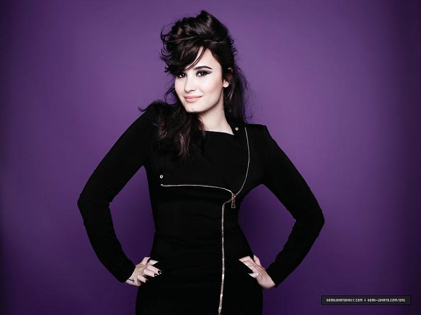  Autors: lolypapgirl Demi lovato