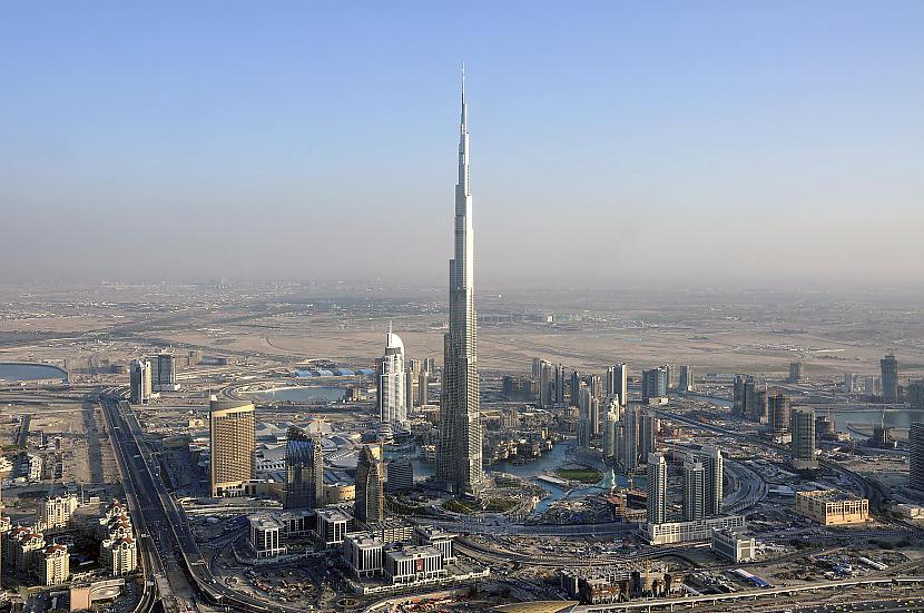 Burj Khalifa Dubaijā stiepjas... Autors: BIG BOSS Fakti par ēkām