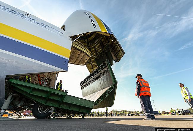 Kravas kastes atvērēscaronana... Autors: kaashis An-225 lielākā lidmašīna