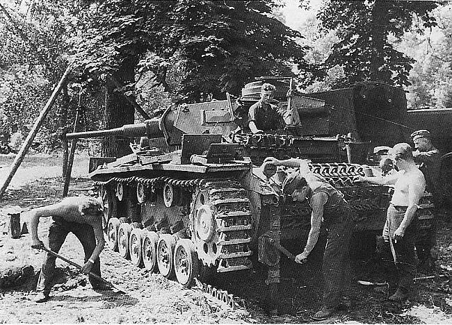 Vācu vieglajam tankam PzKpfw... Autors: DamnRiga Otrais Pasaules karš bildēs