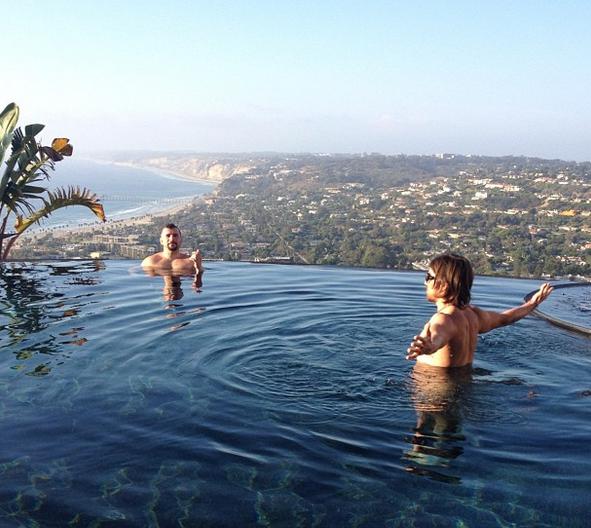 Un uz jumta baseins kurā ūdens... Autors: Zutēns Skatītākais Instagram zutis?!