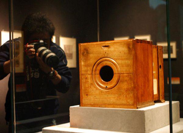 KameraScarono kameru izgudroja... Autors: Slash5310 Moderno iekārtu old school versijas.