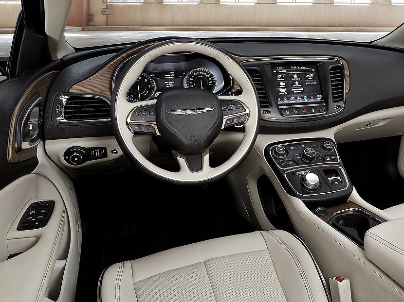 Chrysler 200 Autors: vodkam Desmit labākie auto interjeri