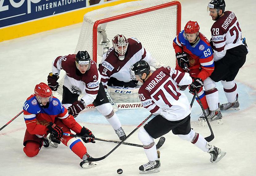 Otrais periods otrais periods... Autors: Hokeja Blogs B grupas līderu cīņā Latvija kapitulē Krievijai