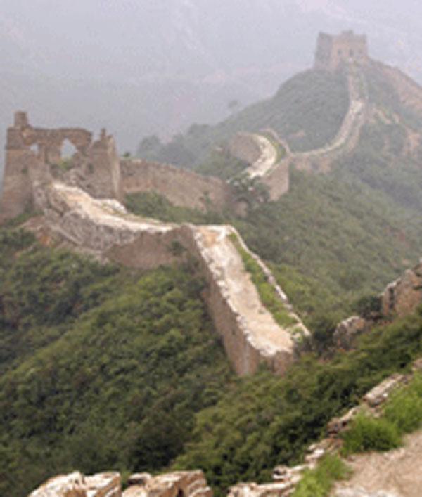 Mīts Lielo Ķīnas mūri var... Autors: twist Mīti, kuriem tu vēljoprojām tici!