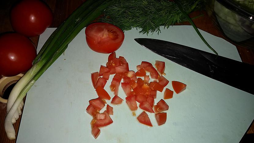 tomatus 3gab sagriežam... Autors: Ragnars Lodbroks Biezpiena-darzenu salati