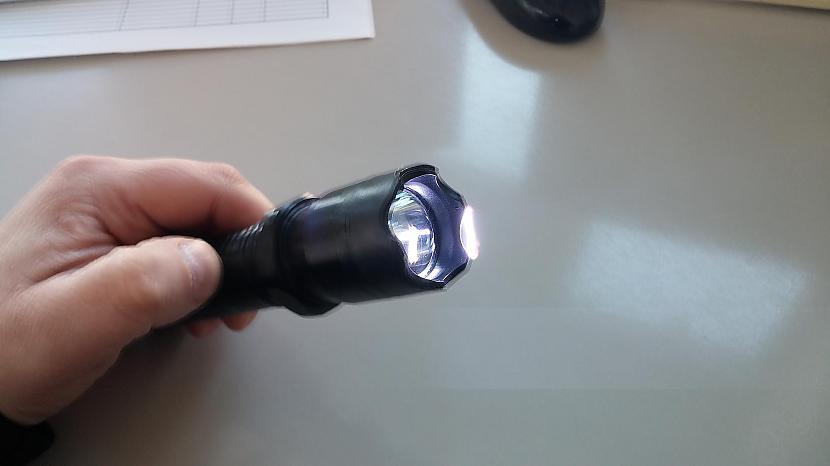 Te jau scaronprekstelīteStarp... Autors: Ragnars Lodbroks Strong Light Flashlight (plus)