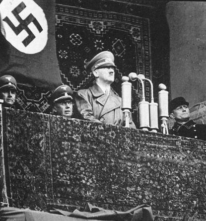  Autors: roza ruksits Hitlera runa Klaipēdas teātra balkonā.