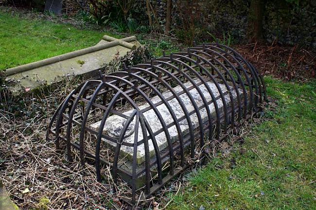 Viktorijas laikmetsRežģa kaps... Autors: elv1js Dīvainā vēsture.