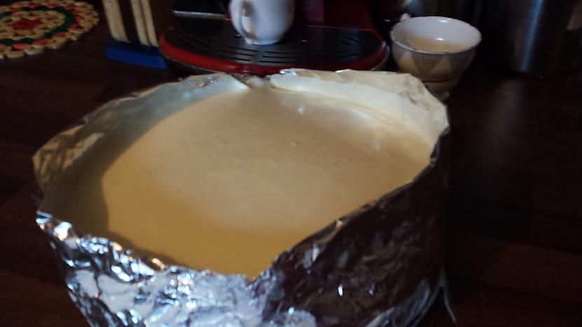 Pārleju tortes veidojumu Nav... Autors: Aicixs Zemeņu torte neprašām, pagatavošanas laiks - 1 stunda.