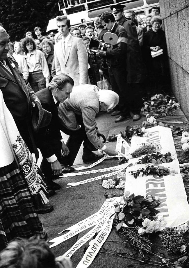 1987g Pie Brīvības pieminekļa... Autors: kriska14 10 Fakti par Rīgu!