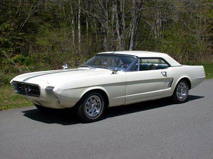 Ford iepazīstināja ar 2... Autors: Oralis Fakti par "Ford Mustang"