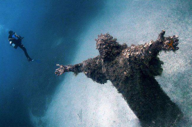 Jēzus zemūdens statuja Maltā Autors: pseydonymus Baisas, pamestas vietas (FOTO)