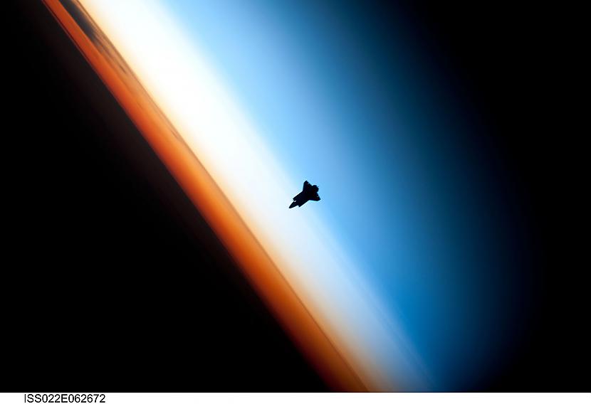 Vientuļscaron kosmosa kuģis... Autors: Prāta Darbnīca Neparasti attēli no Zemes orbītas