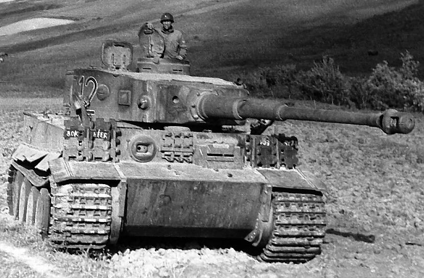 3TIGERScaronis monstrs tika... Autors: janchuks 24 Kam lielāka kule, jeb TOP 10 tanki bruņoto konfliktu vēsturē