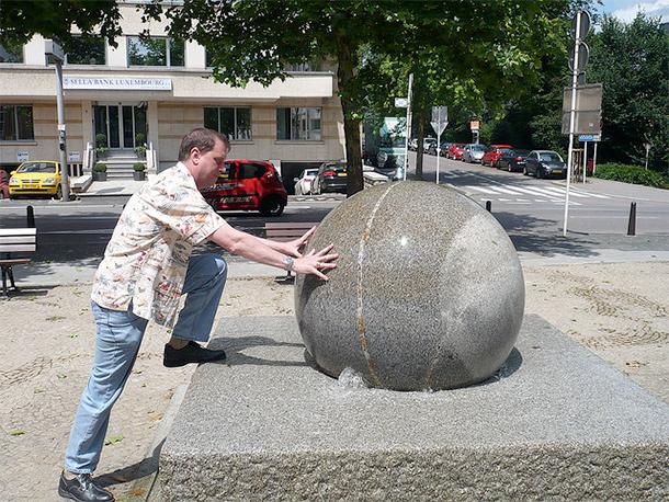 Peldoscaronās akmens bumbas... Autors: KaiminjsSaveejais Neparastās, peldošās akmens bumbas!