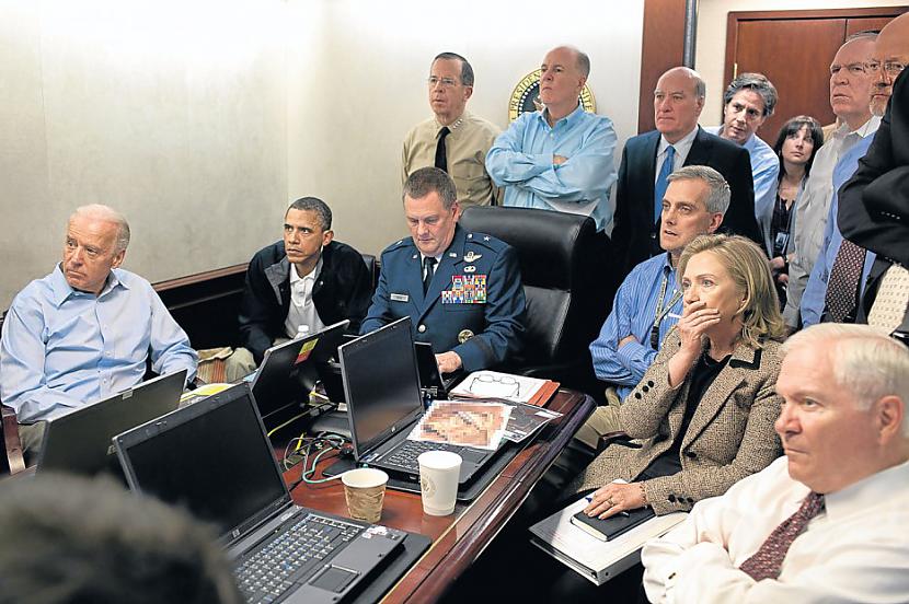 Baraks Obama un pārējā valdība... Autors: uibis Šīs desmit gades ievērojamākie foto 2.daļa