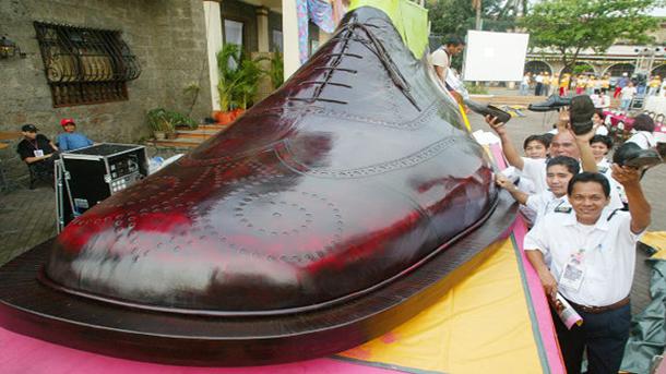 Pati lielākā kurpeScaronajā... Autors: Mārtiņš2 16 trakākie pasaules rekordi