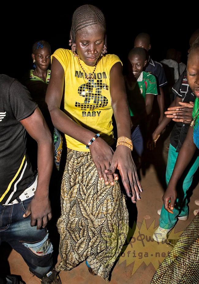  Autors: Hello Diskopasākums vienā āfrikas ciematiņā.