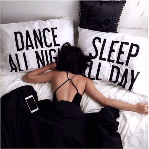  Autors: Holly Cow Dance all night, sleep all day