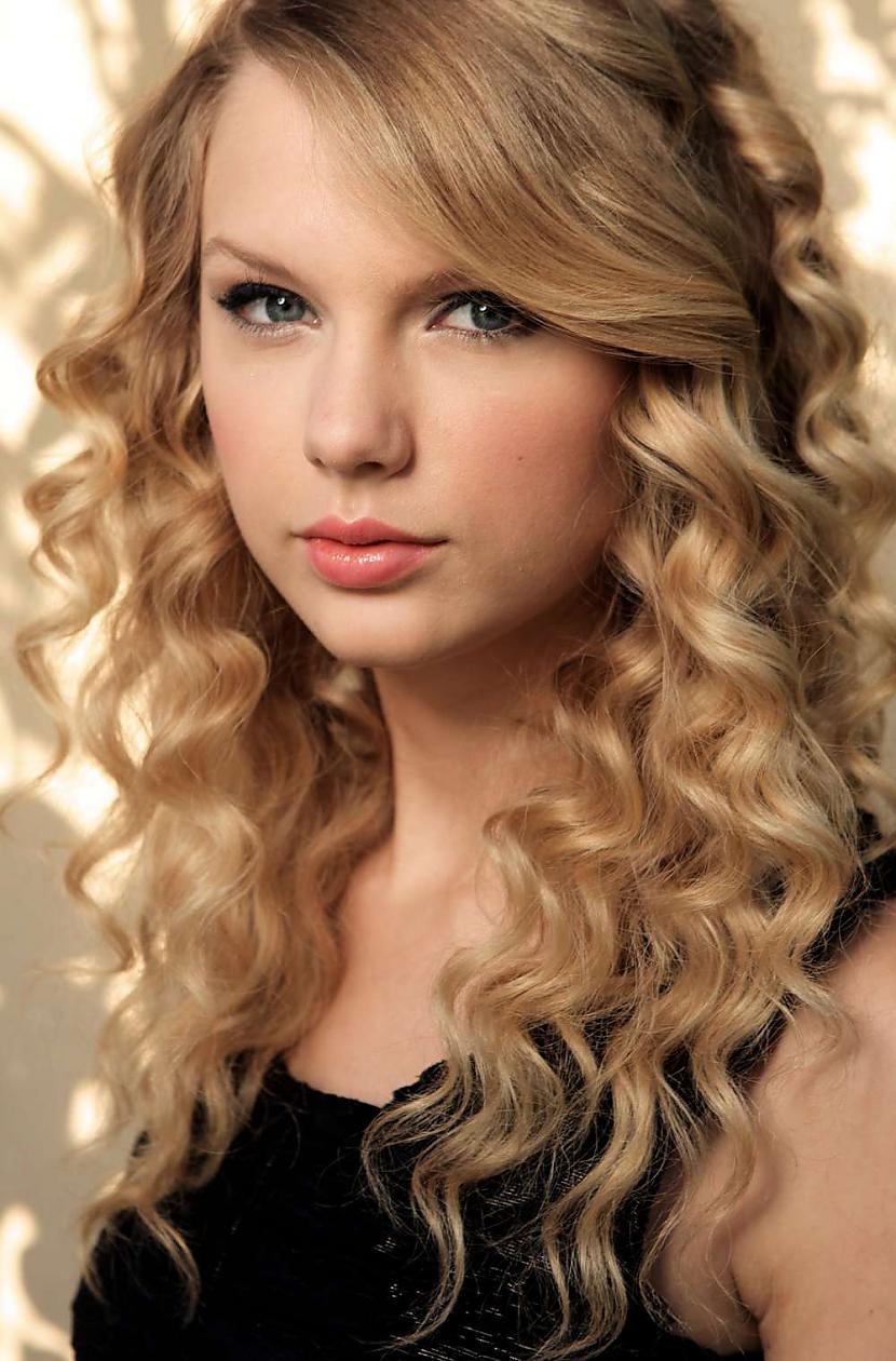 Viņa ir dzimusi 1989 gada 13... Autors: ThatWeirdGirl Taylor Swift