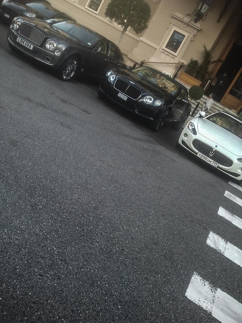  Autors: Budzisss Bugatti un citi superauto Monako ielās