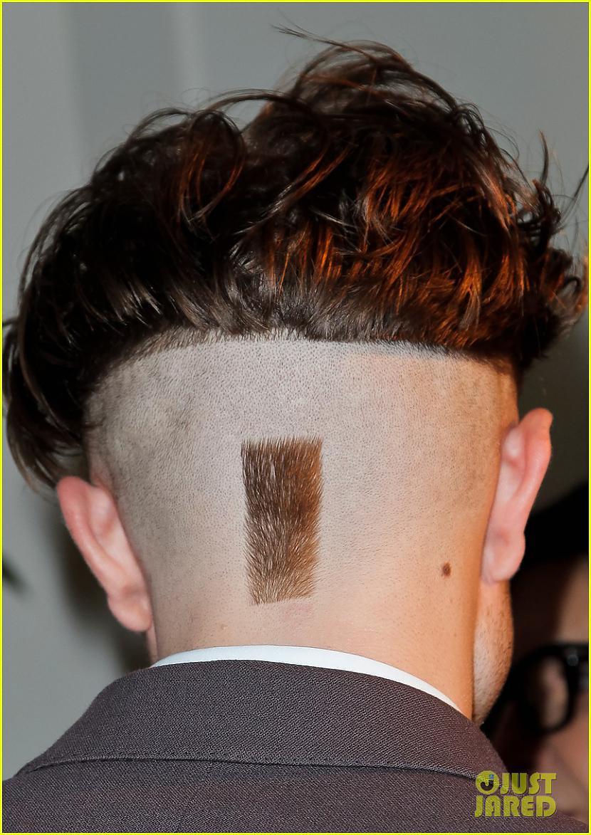 Lūk cik interesanta frizūra Autors: modesguru Roberta Patinsona jaunā frizūra