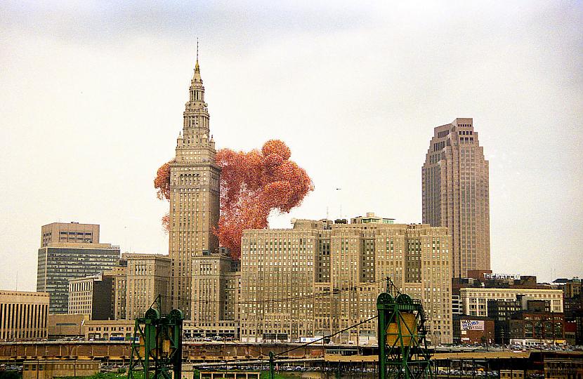  Autors: Lords Lanselots Iespaidīgi! Gaisā palaida vairāk kā 1,5 miljonus gaisa balonu.