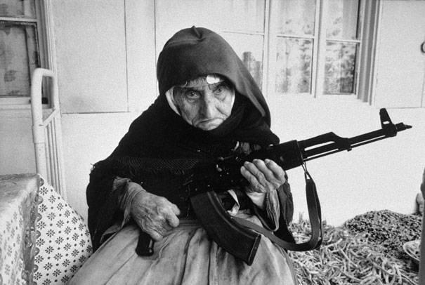 106 gadus veca sieviete... Autors: Fosilija Bildes, kas rāda kā mainījusies pasaule.
