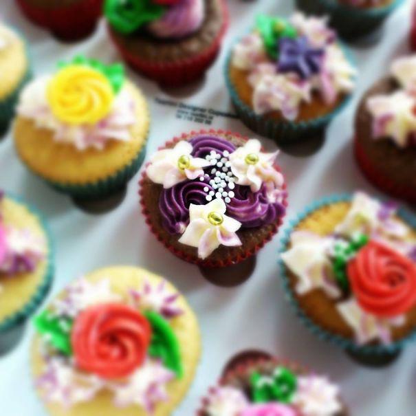  Autors: DarkWitch Colorful Cupcakes